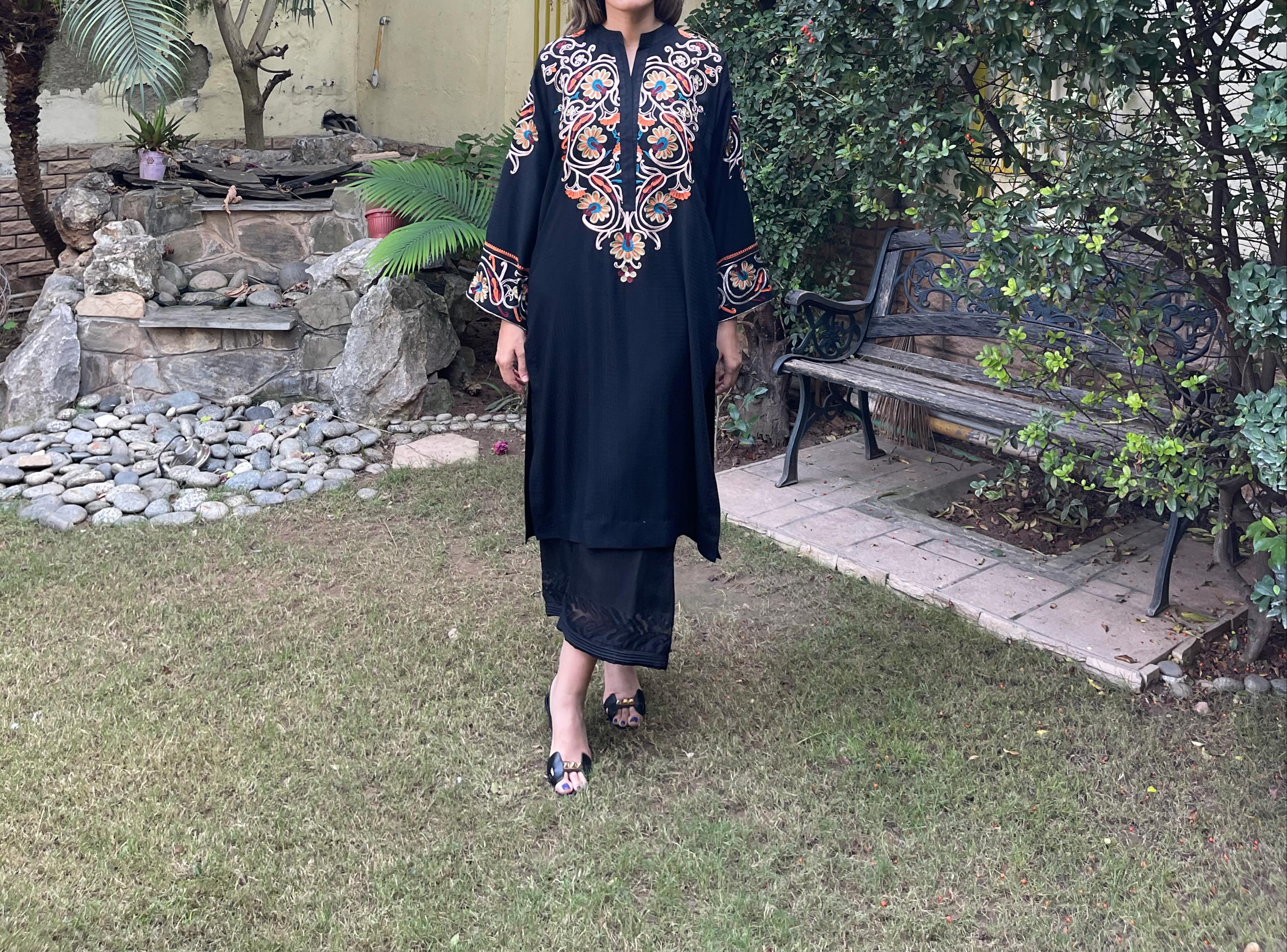 Lara Kurta Black